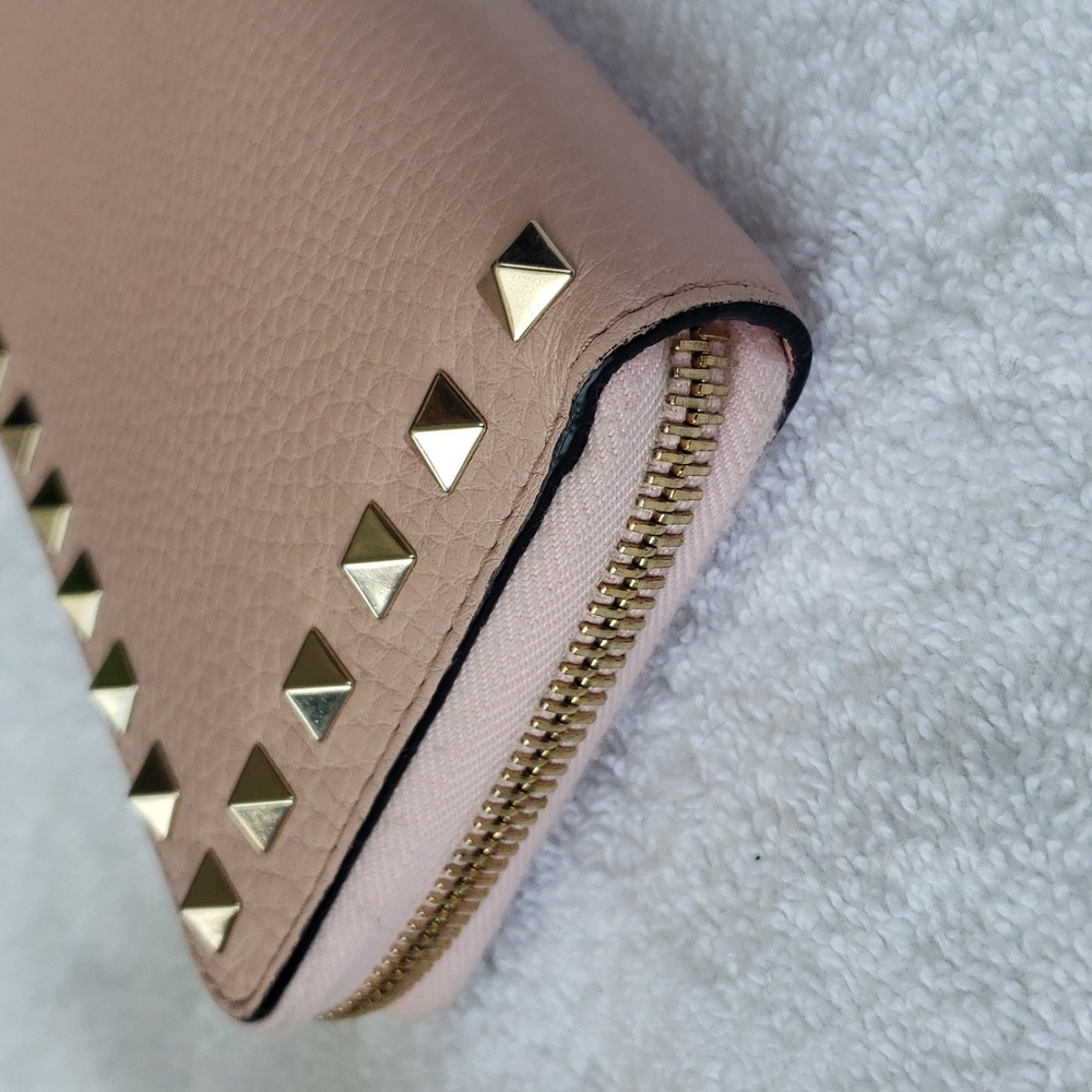 Valentino Garavani Rock stud zippy wallet 🔥 💕 - Picture 11 of 16